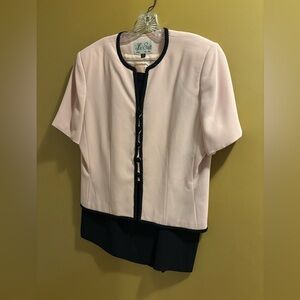 😍Le Suit Women's Pink and Black skirt and top